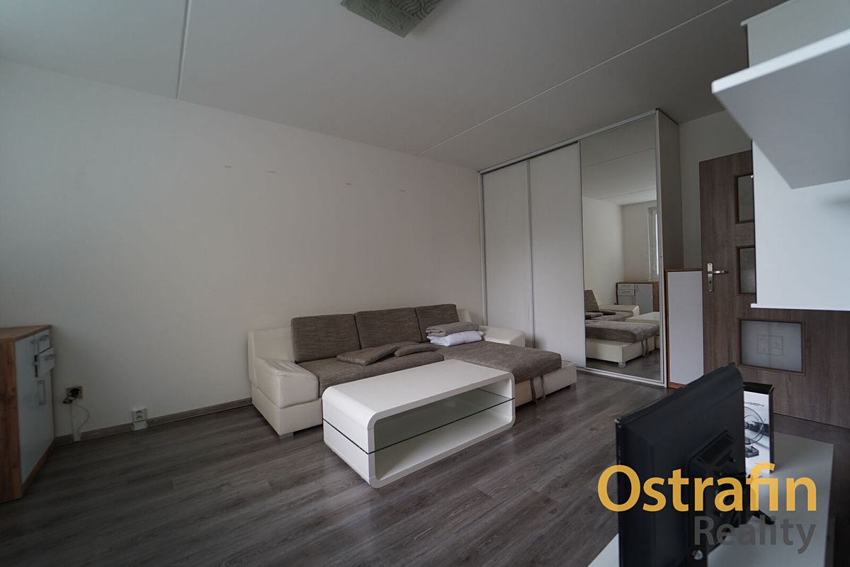 Pronájem bytu 1+kk 29 m² – fotografie 2