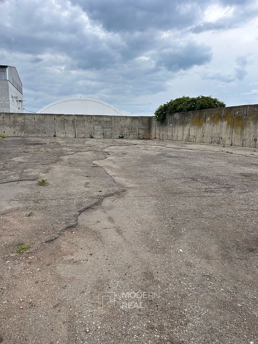 Pronájem komerčního pozemku 1100 m² – fotografie 4