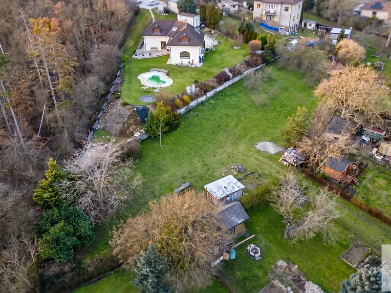Prodej stavebního pozemku 1748 m², Králův Dvůr – náhled fotky 3