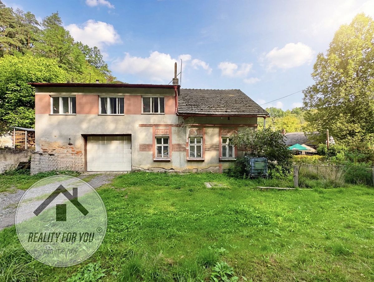 Prodej rodinného domu 220 m², pozemek 529 m² – fotografie 2