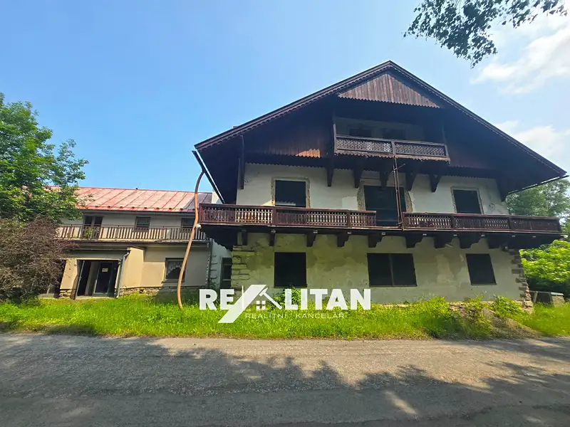 Prodej vícegeneračního domu 912 m², pozemek 35948 m², Černovice – náhled fotky 2