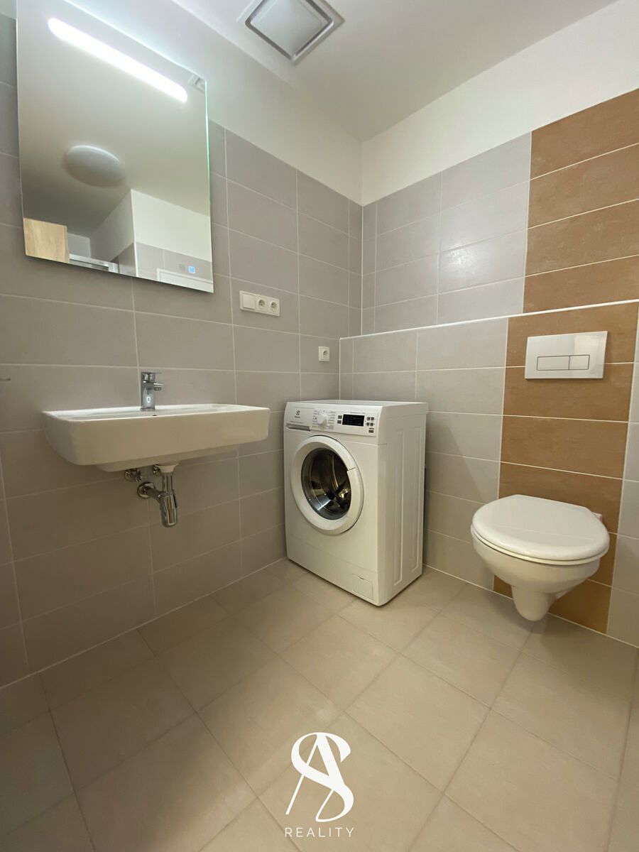 Pronájem bytu 1+kk 28 m² – fotografie 2