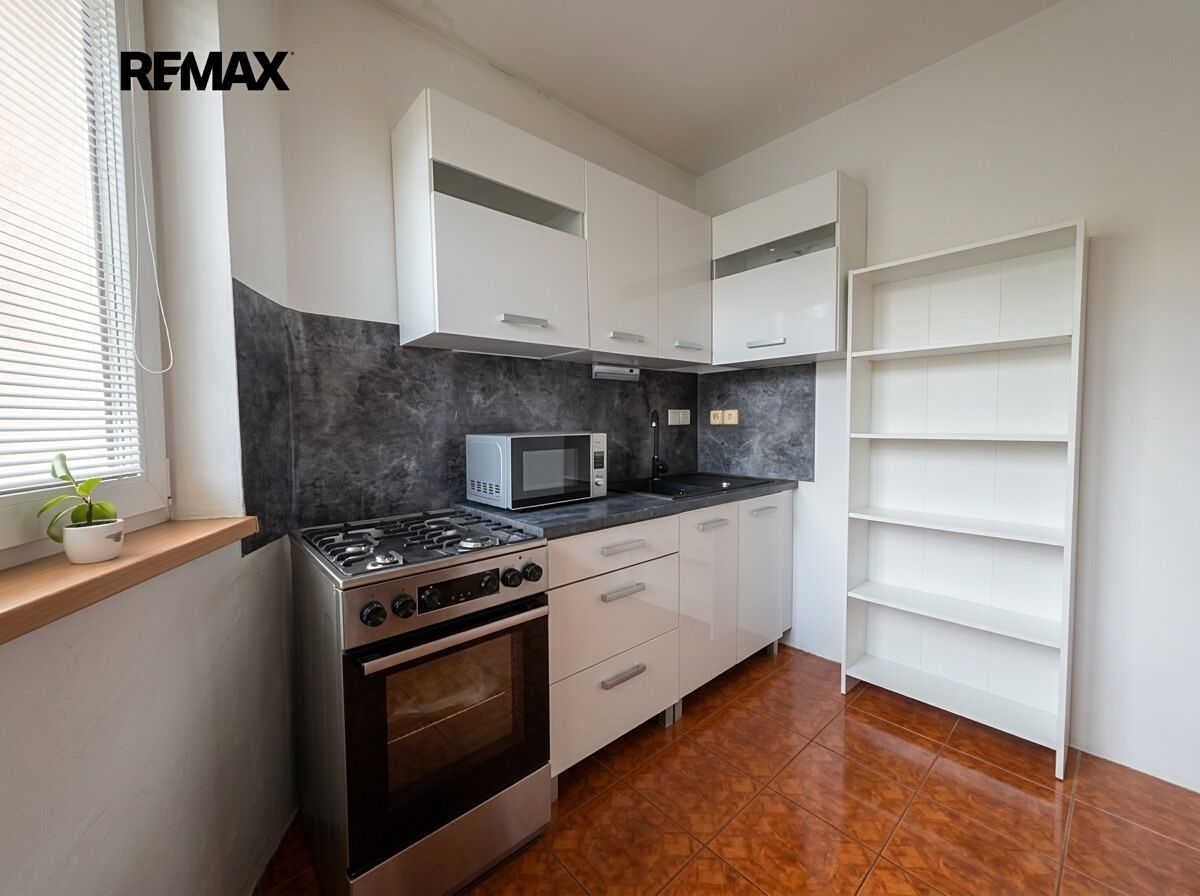 Prodej rodinného domu 260 m², pozemek 572 m² – fotografie 4