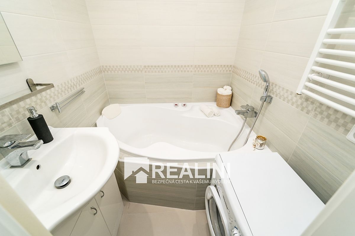 Pronájem bytu 2+1 56 m² – fotografie 4