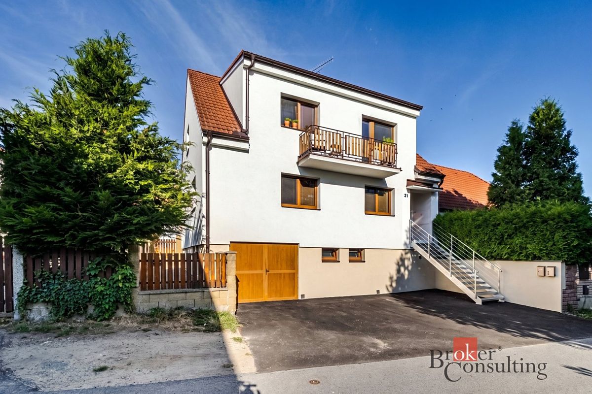 Prodej rodinného domu 180 m², pozemek 794 m²