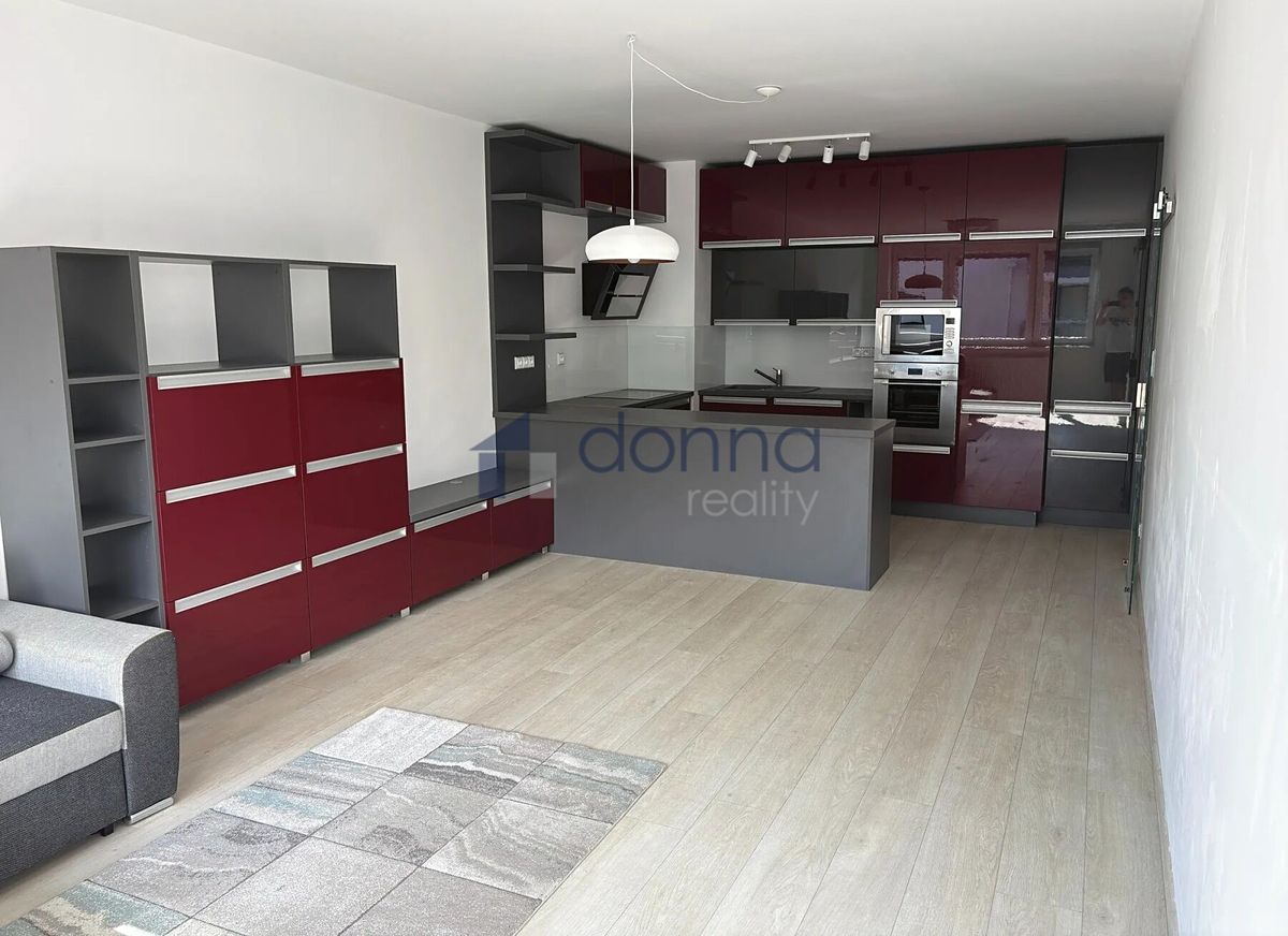 Pronájem bytu 4+kk 108 m² – fotografie 2