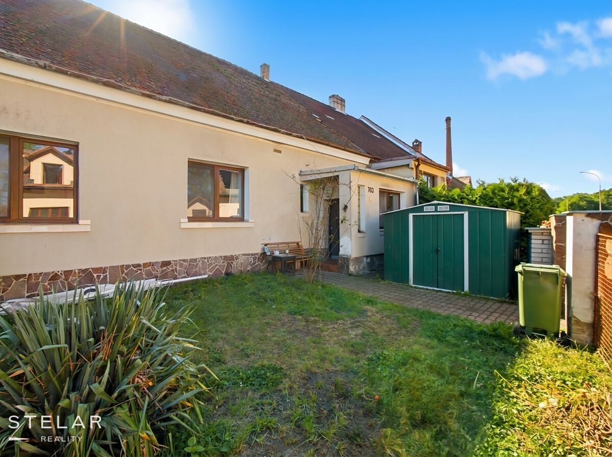 Prodej rodinného domu 228 m², pozemek 395 m² – fotografie 2