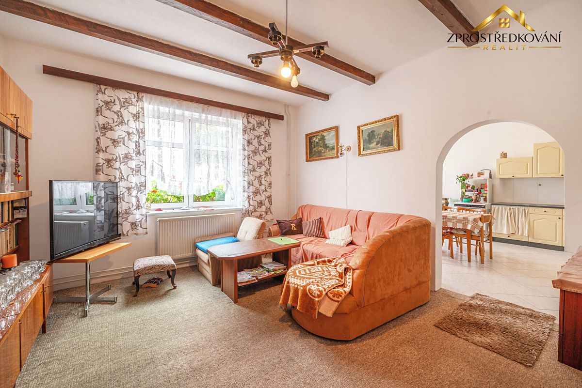 Prodej rodinného domu 380 m², pozemek 615 m² – fotografie 2