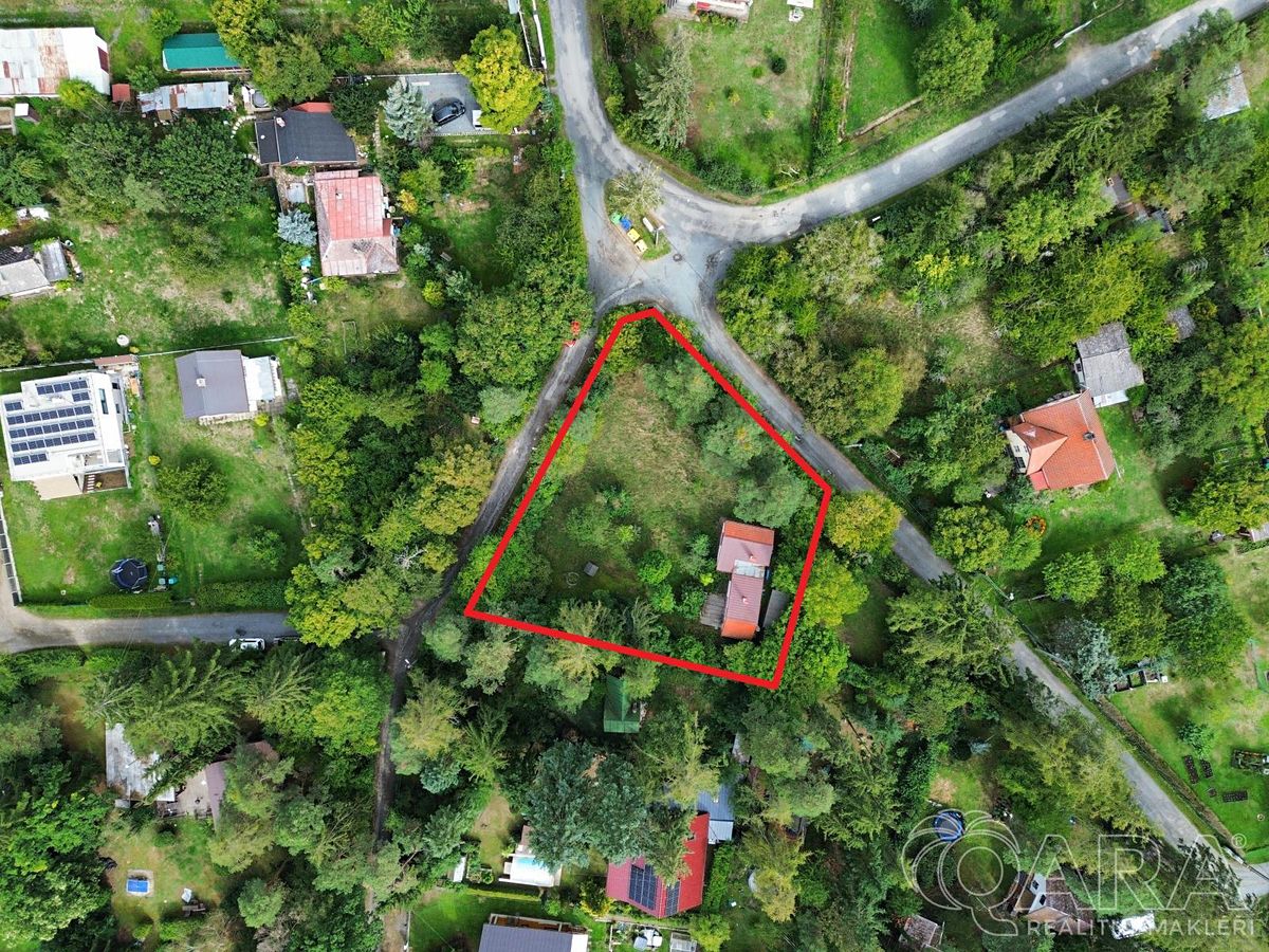 Prodej stavebního pozemku 1311 m² – fotografie 2