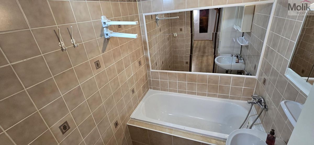 Pronájem bytu 3+1 68 m² – fotografie 2