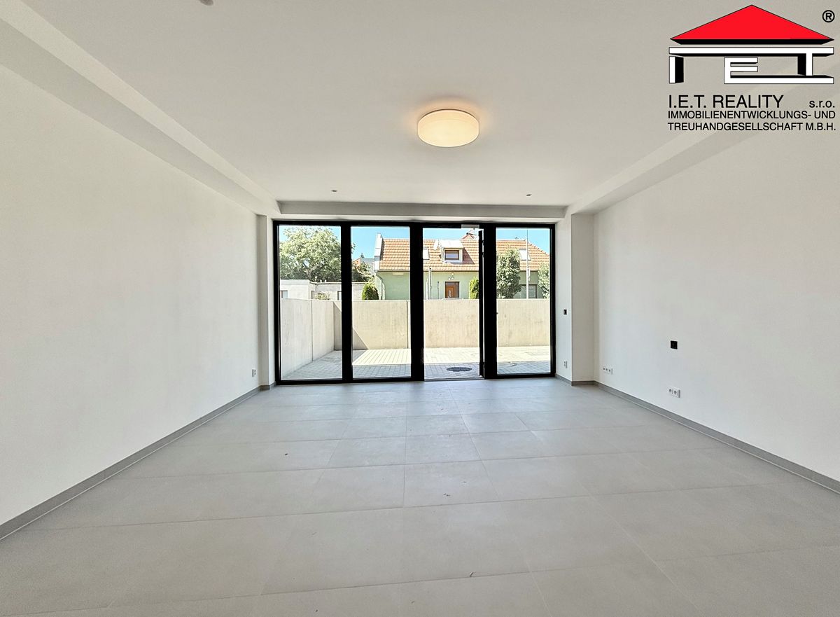 Pronájem obchodního prostoru 55 m² – fotografie 2