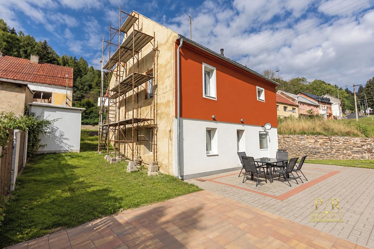 Prodej rodinného domu 196 m², pozemek 428 m² – fotografie 3