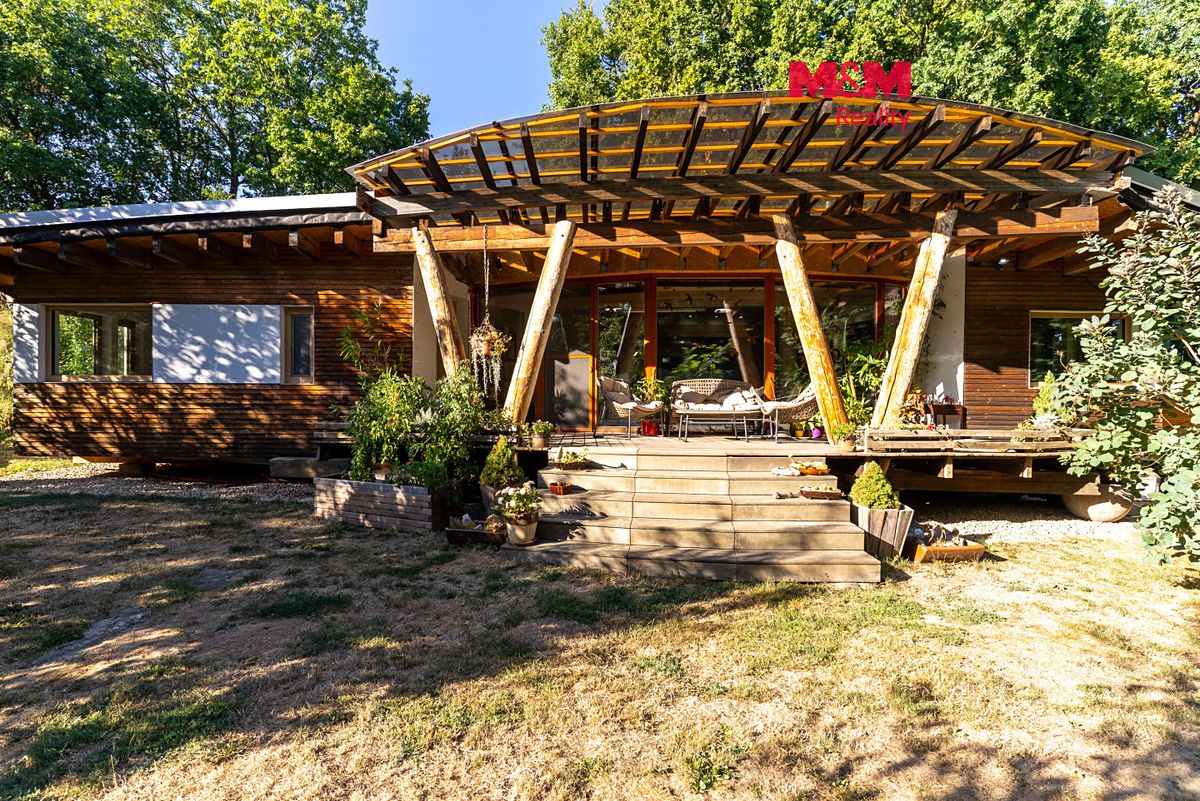 Prodej rodinného domu 102 m², pozemek 1916 m²