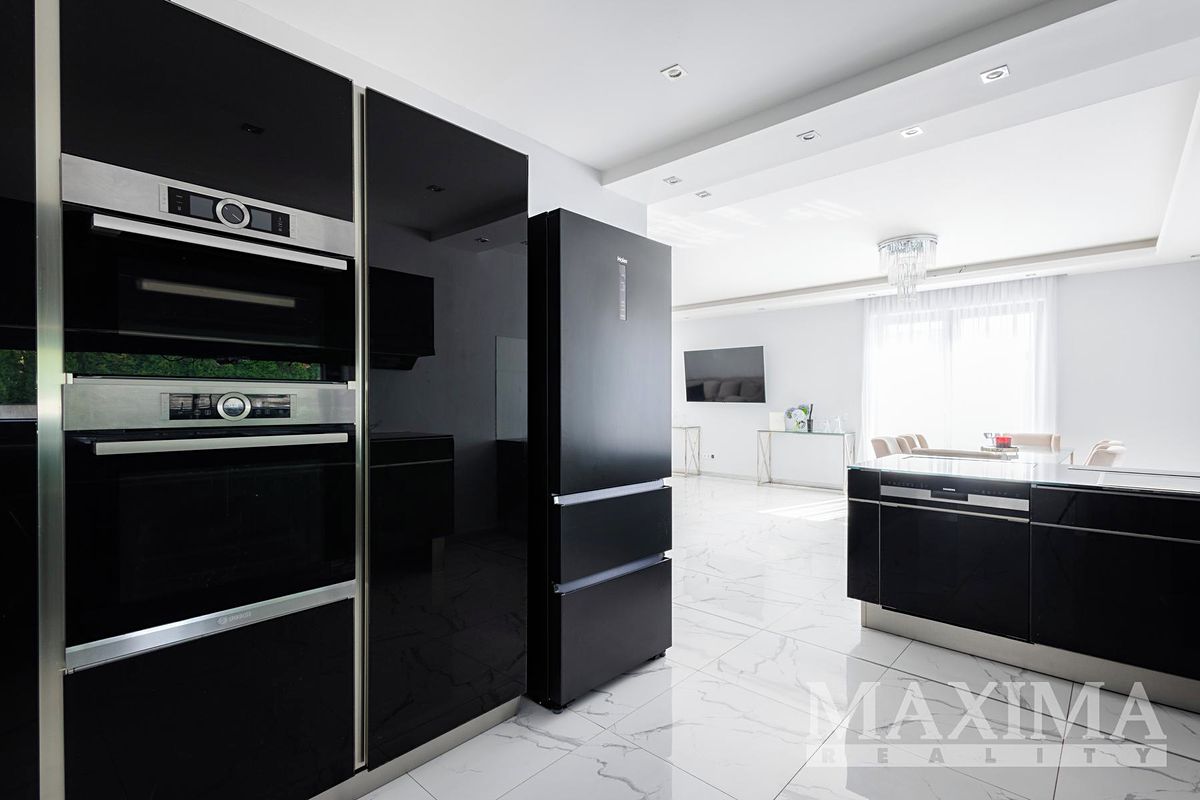 Prodej rodinného domu 198 m², pozemek 569 m² – fotografie 5