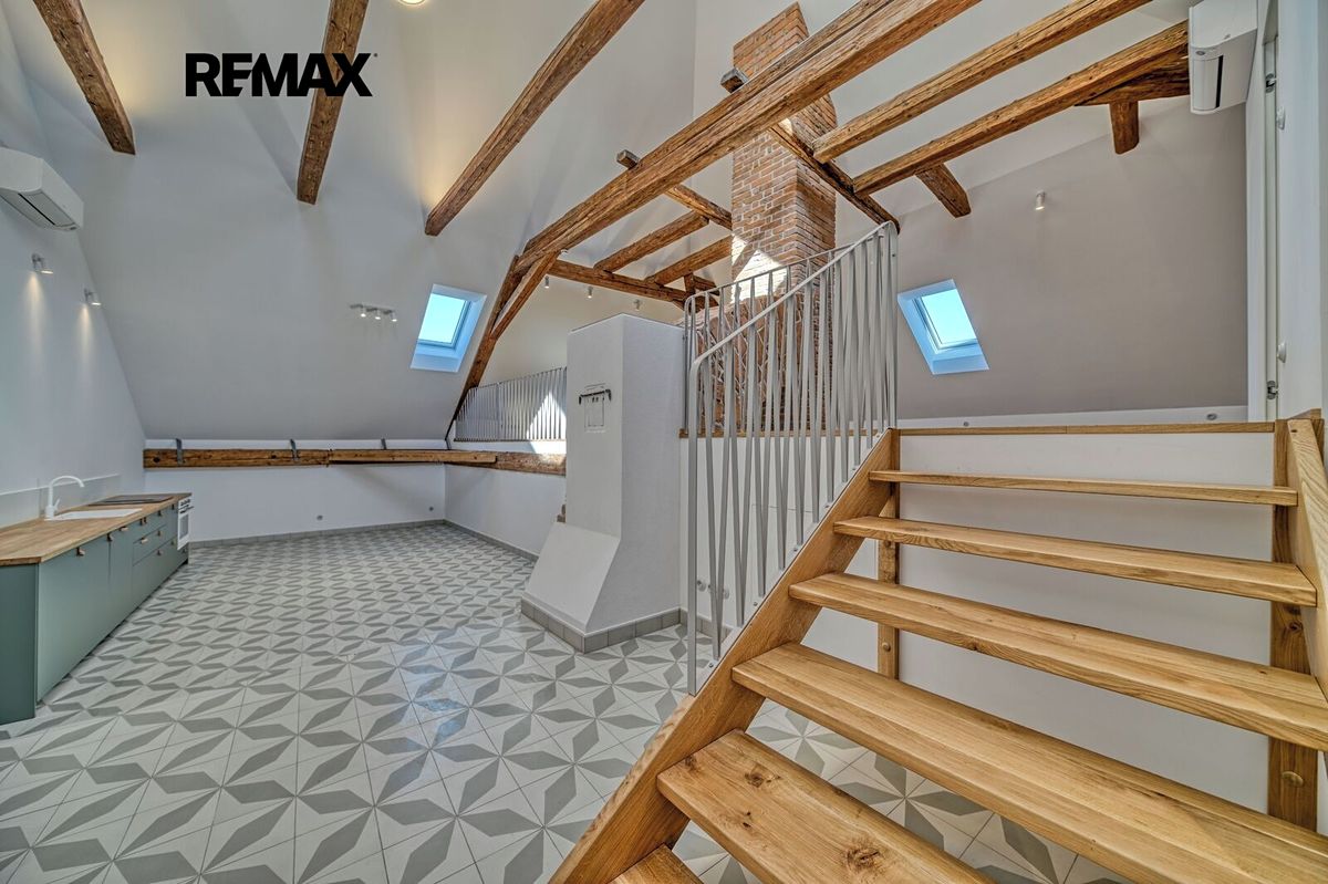 Pronájem bytu atypický 123 m² – fotografie 2
