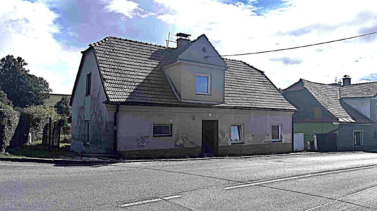 Prodej rodinného domu 240 m², pozemek 1457 m² – fotografie 2