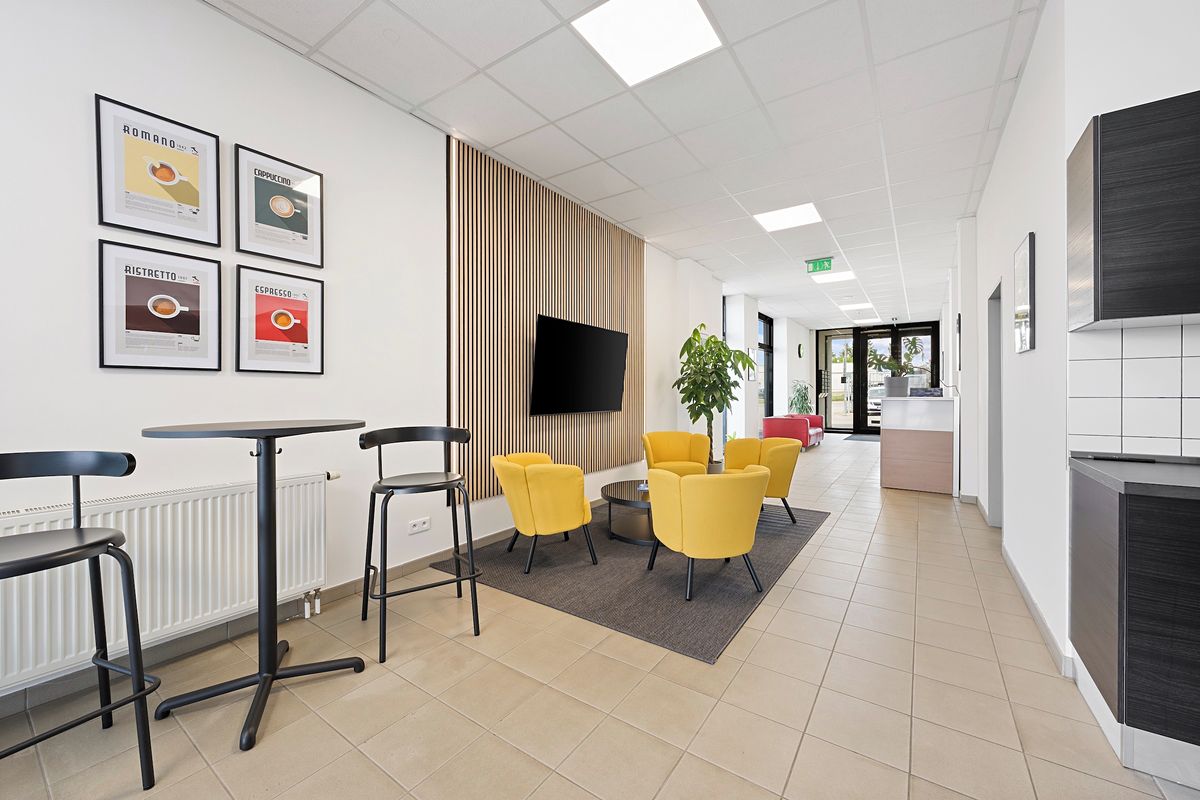 Pronájem kanceláře 442 m² – fotografie 3