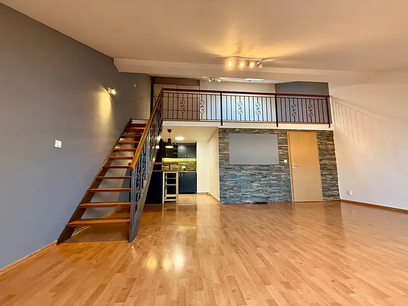 Pronájem bytu 1+kk 63 m², Šestajovice – náhled fotky 2