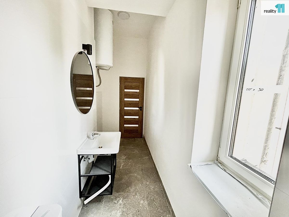 Pronájem bytu 2+kk 41 m² – fotografie 2
