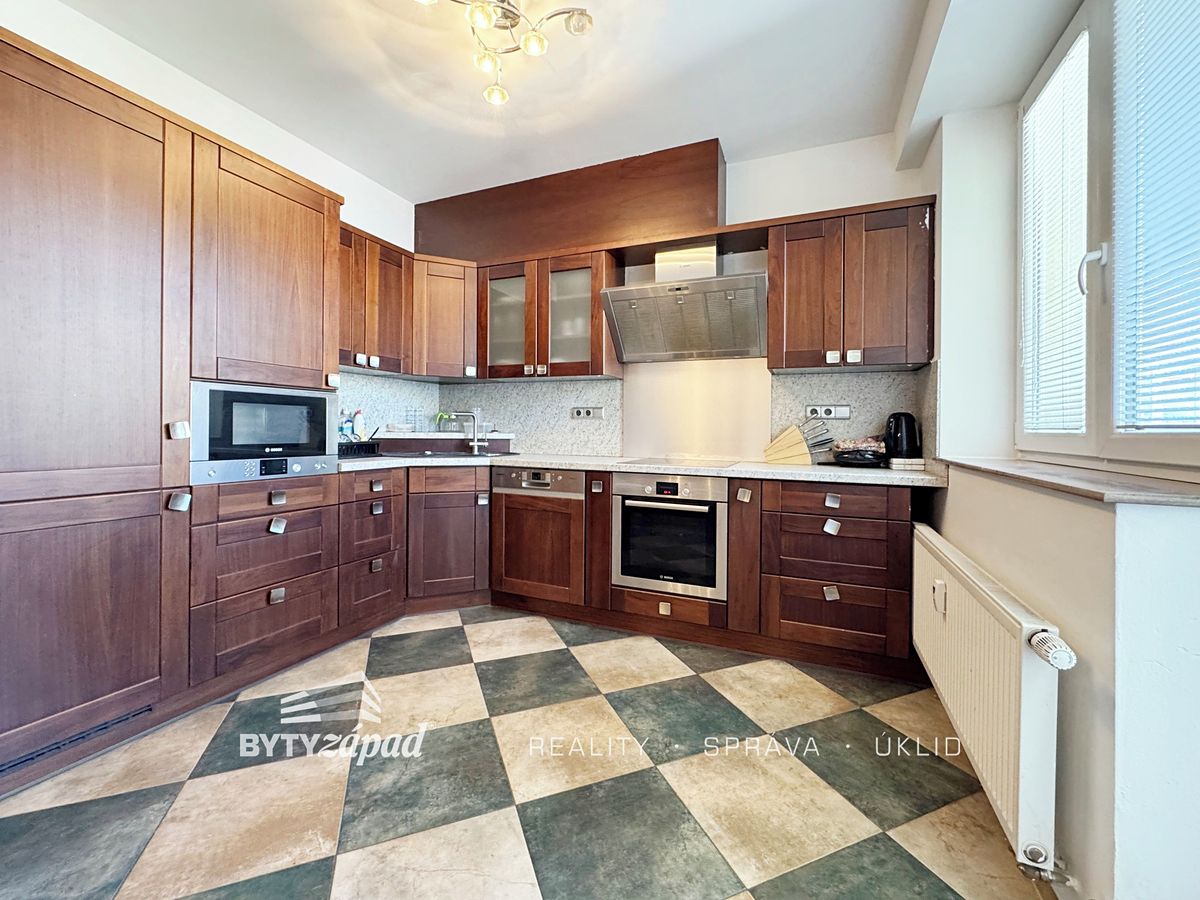 Pronájem bytu 5+kk 120 m² – fotografie 2