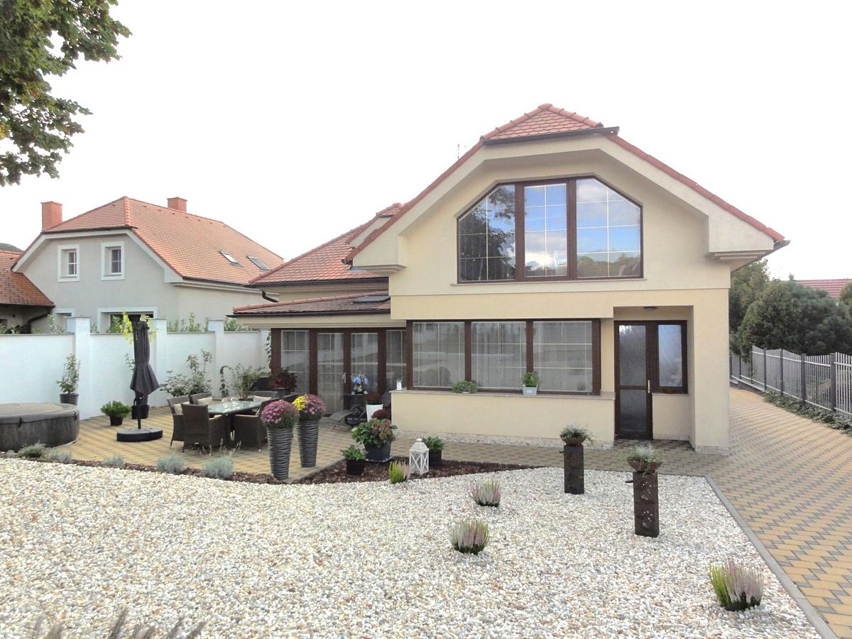 Prodej rodinného domu 251 m², pozemek 946 m²