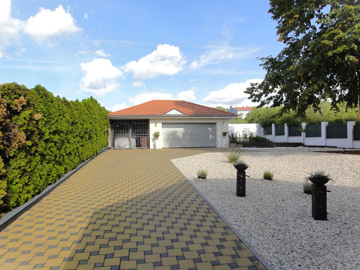 Prodej rodinného domu 251 m², pozemek 946 m² – fotografie 5