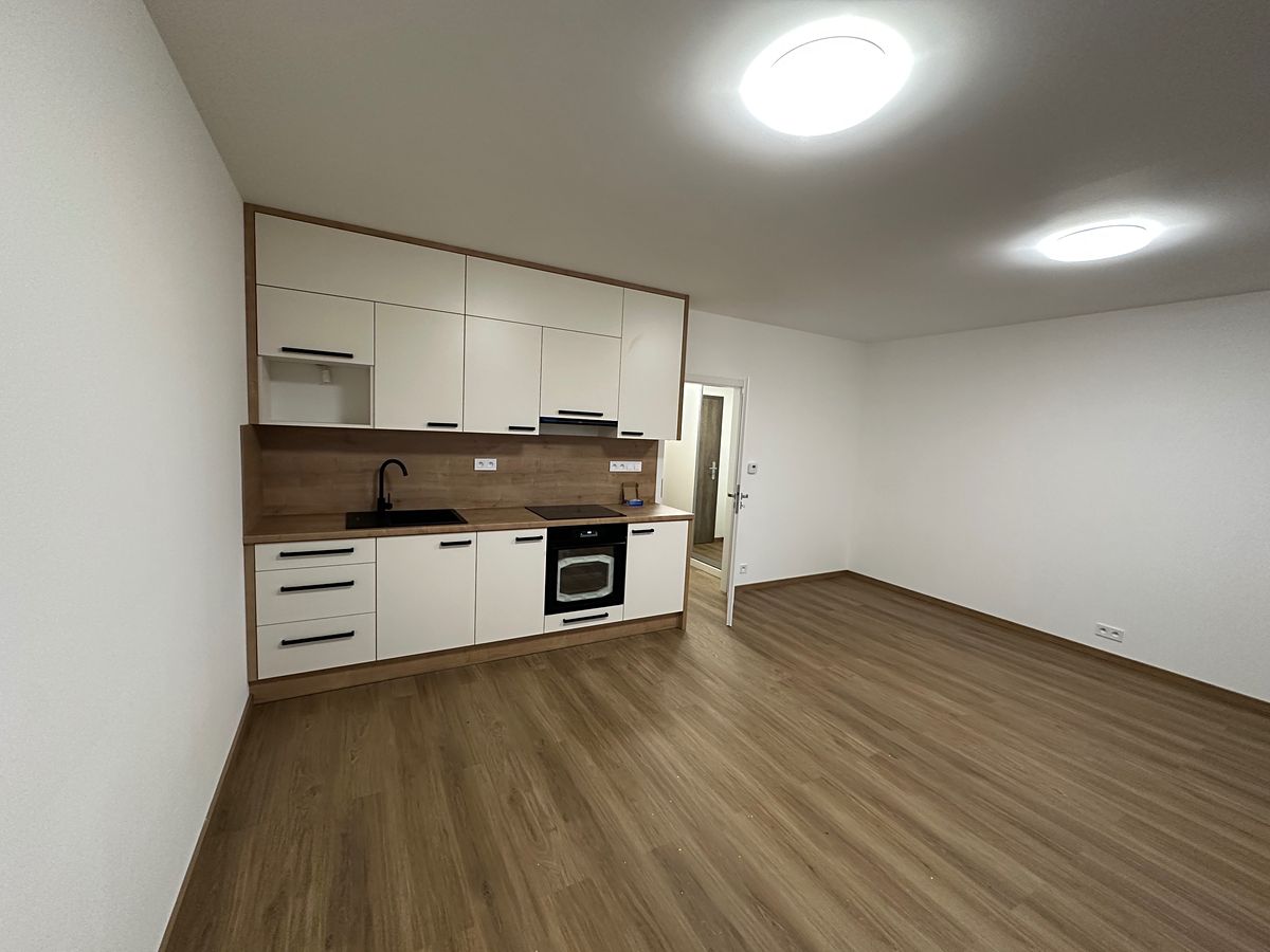 Pronájem bytu 1+kk 34 m² – fotografie 3