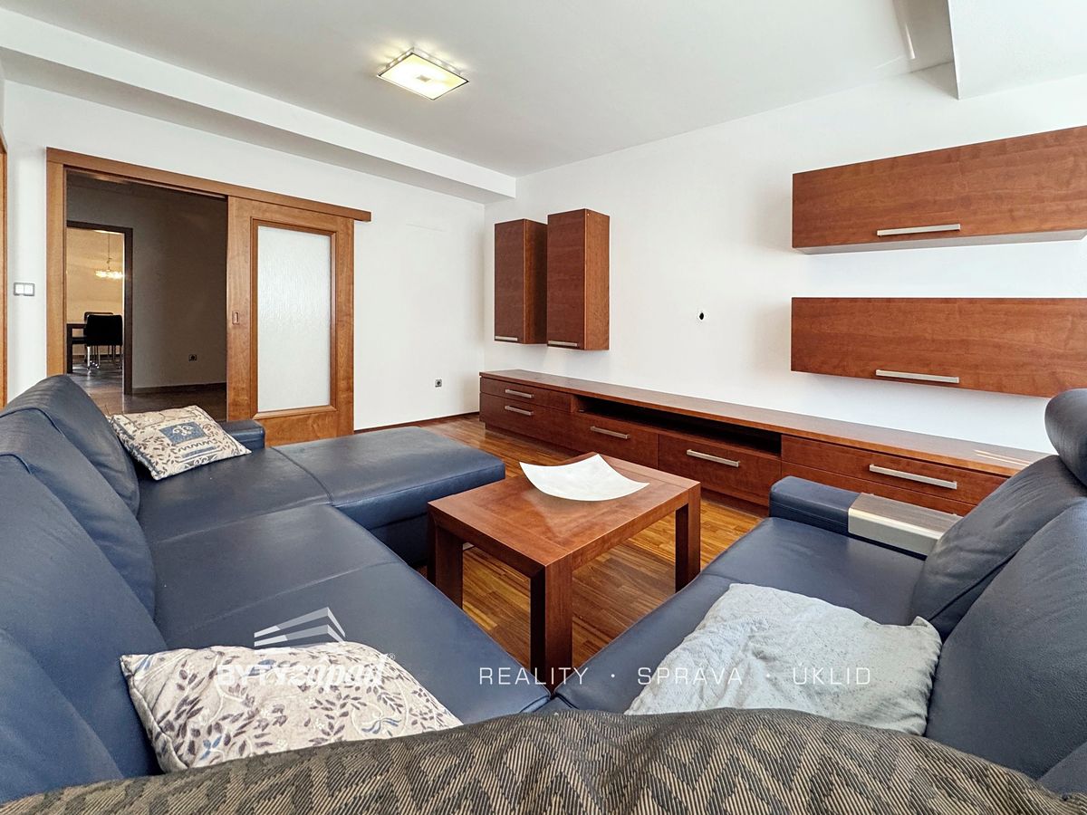 Pronájem bytu 5+kk 120 m² – fotografie 4