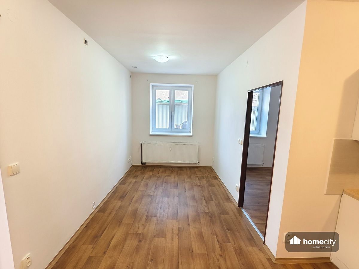 Pronájem bytu 2+kk 35 m² – fotografie 3