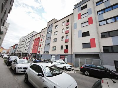 Pronájem obchodního prostoru 242 m²
