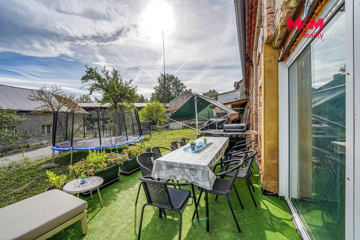 Prodej rodinného domu 280 m², pozemek 1025 m² – fotografie 5
