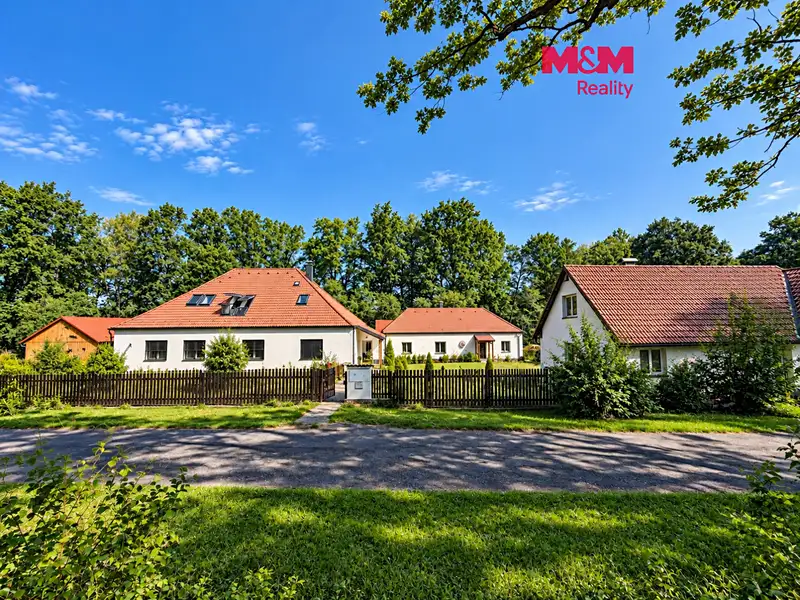 Prodej rodinného domu 429 m², pozemek 6550 m², Jílovice – náhled fotky 1