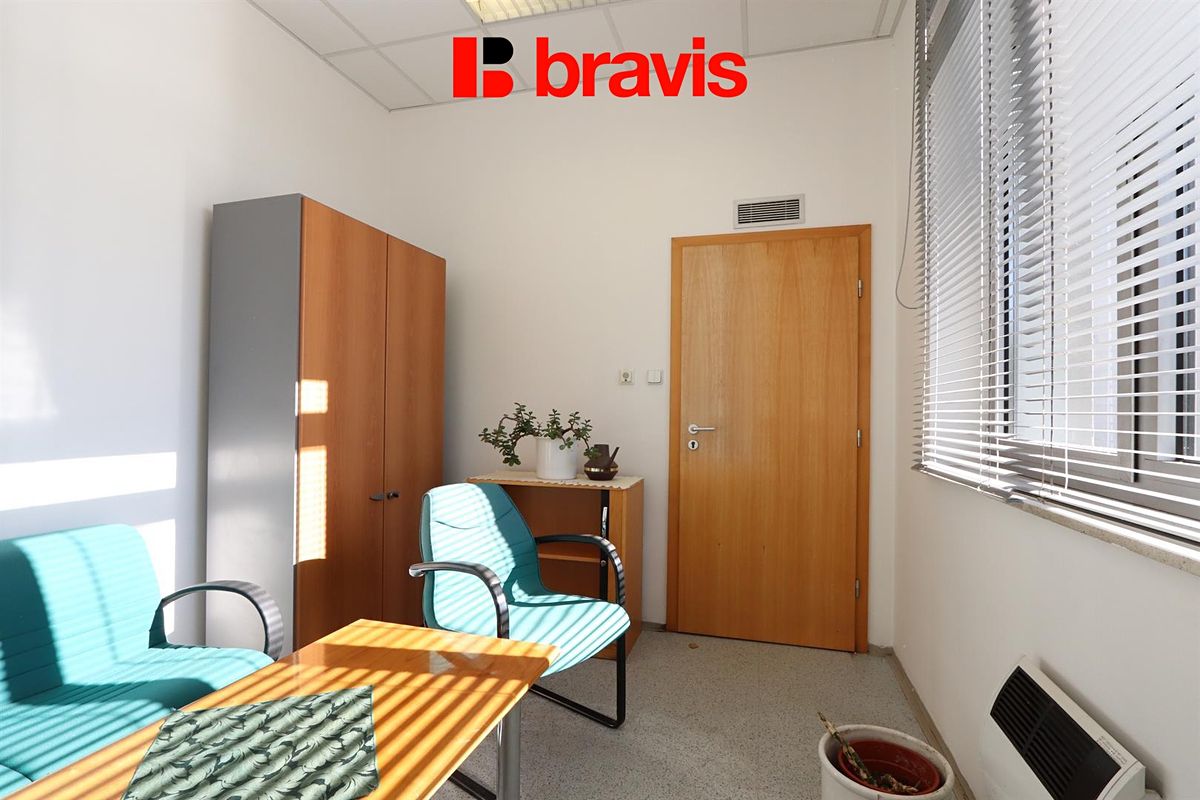 Pronájem obchodního prostoru 277 m² – fotografie 2