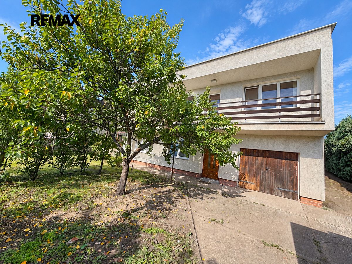 Prodej rodinného domu 202 m², pozemek 790 m² – fotografie 2