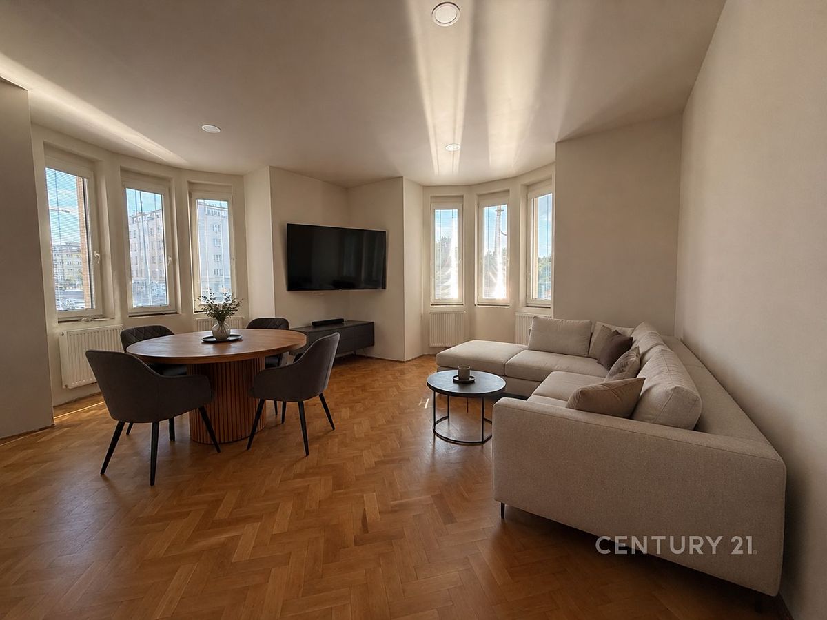 Pronájem bytu 2+kk 61 m² – fotografie 3