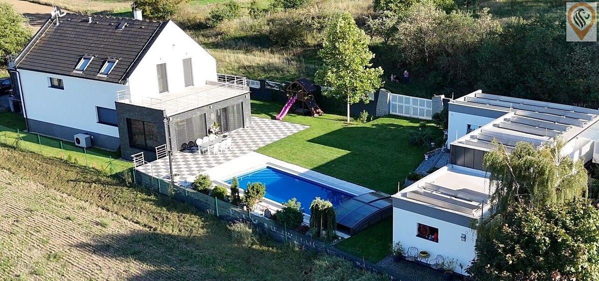 Prodej rodinného domu 256 m², pozemek 1327 m²