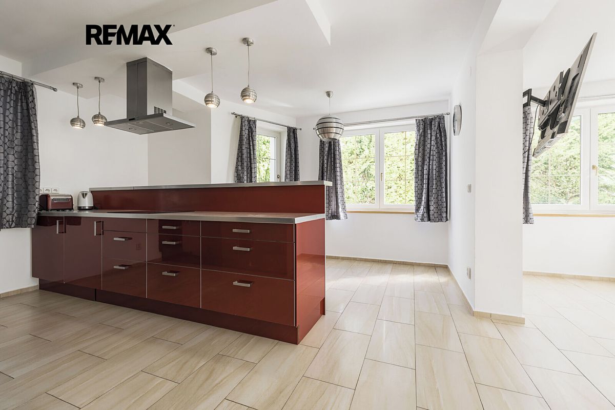 Pronájem rodinného domu 196 m², pozemek 480 m² – fotografie 4