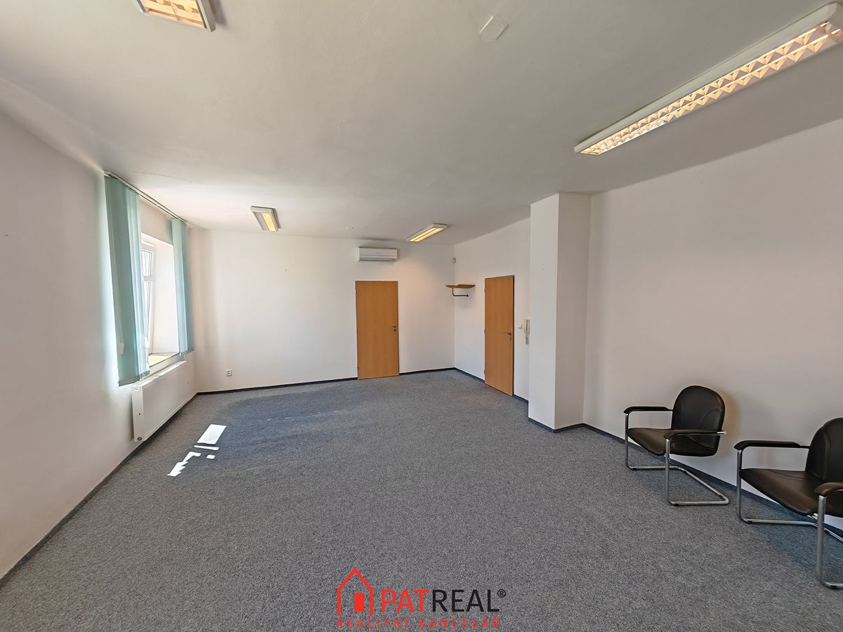 Pronájem kanceláře 57 m² – fotografie 3