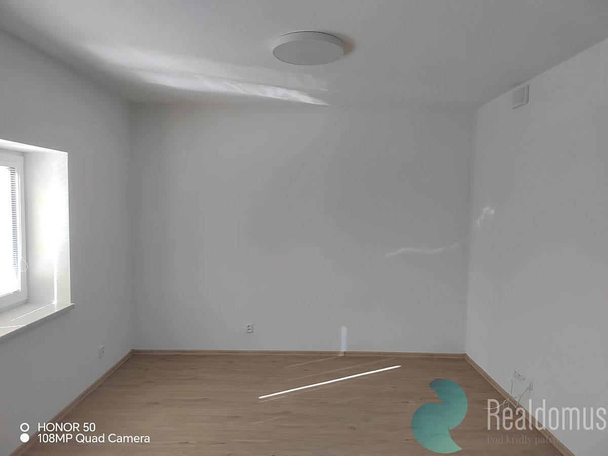 Pronájem bytu 4+kk 86 m² – fotografie 4
