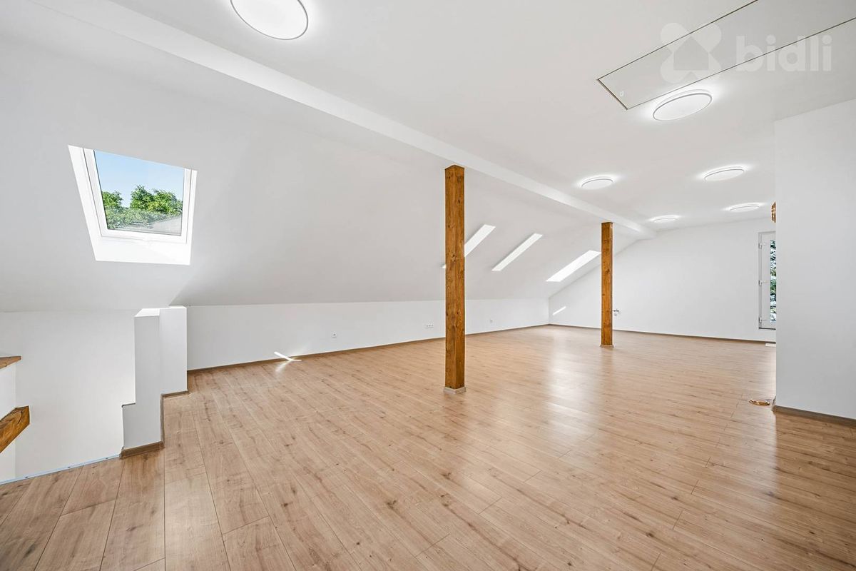 Prodej rodinného domu 210 m², pozemek 835 m² – fotografie 3