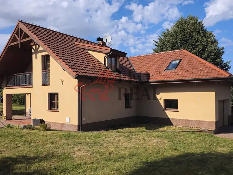 Prodej vily 316 m², pozemek 1751 m², Kamenice – náhled fotky 3