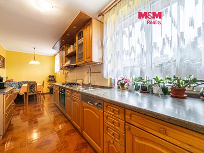 Prodej rodinného domu 700 m², pozemek 1585 m²
