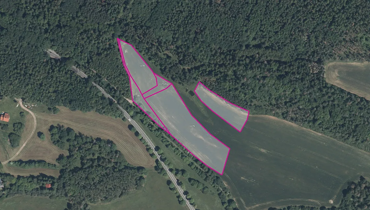 Prodej pole 8445 m²