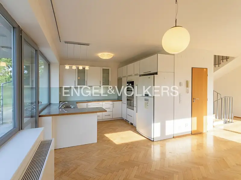 Pronájem rodinného domu 230 m², pozemek 485 m², Praha – náhled fotky 2