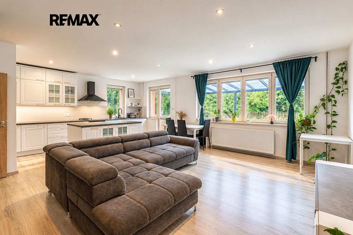 Pronájem rodinného domu 180 m², pozemek 473 m² – fotografie 2