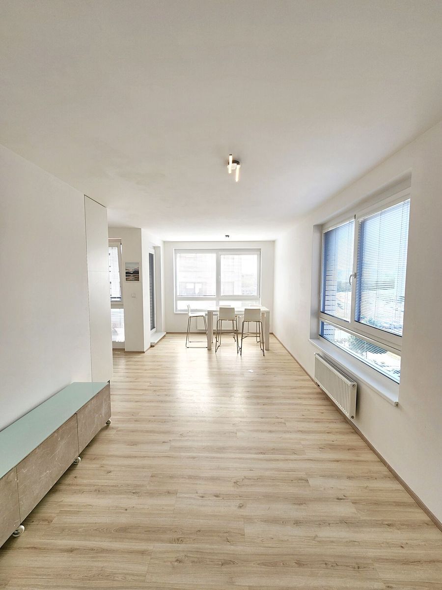 Pronájem bytu 2+kk 59 m² – fotografie 3