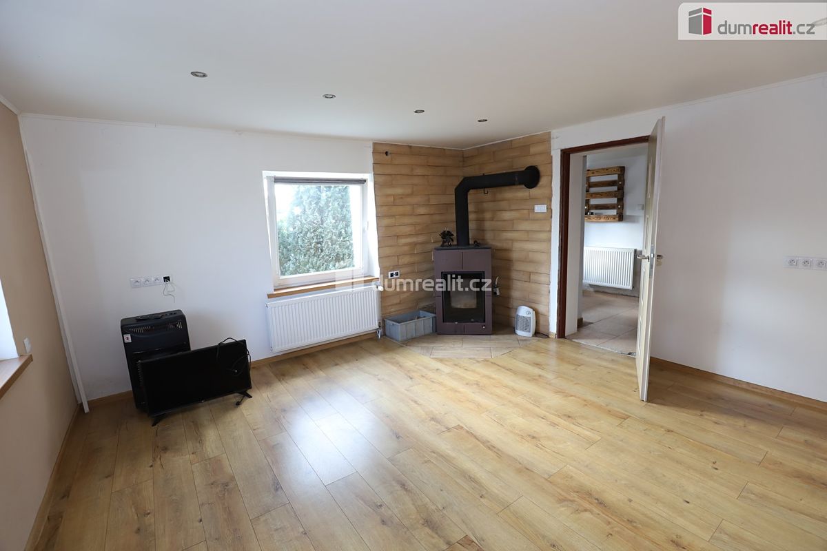 Prodej rodinného domu 180 m², pozemek 1242 m²