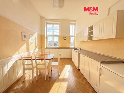 Pronájem kanceláře 244 m²