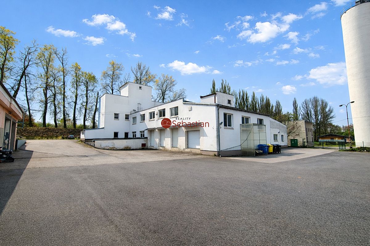 Pronájem výrobní haly, prostoru 1930 m² – fotografie 2