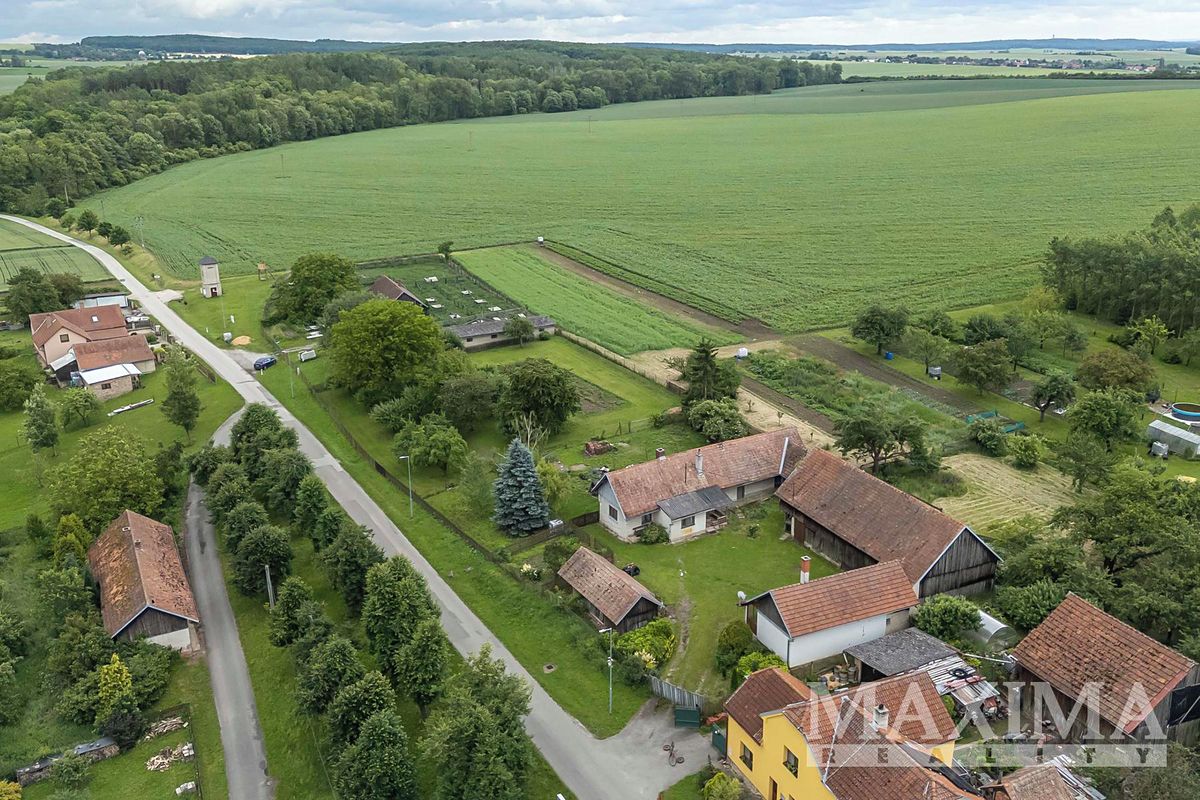 Prodej rodinného domu 196 m², pozemek 2229 m² – fotografie 2